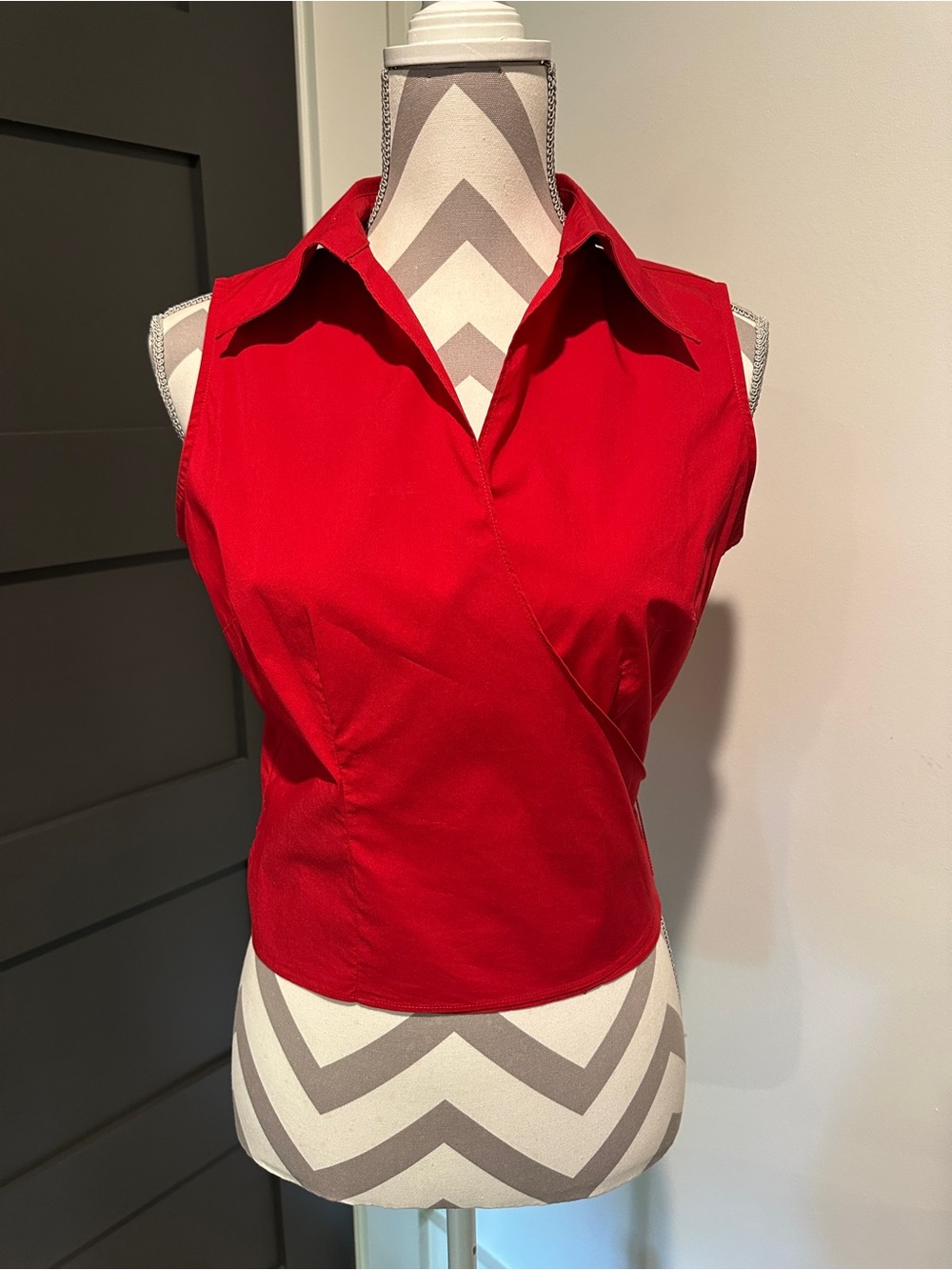 Express 11/12 Sleeveless Red Collared Wrap-Front Women's Top